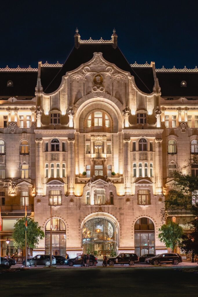 Top Luxury Hotels in Budapest for a Relaxed, Romantic Stay